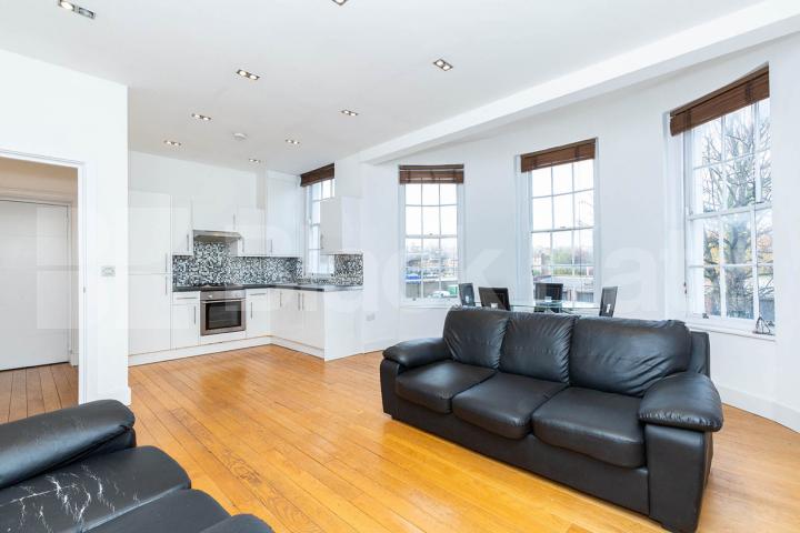 A 2 bed 2 bath property located close to an abundance of amenities Chapel Market , Angel